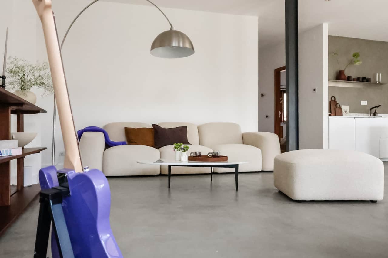 Josy lodge living room modern guitar style