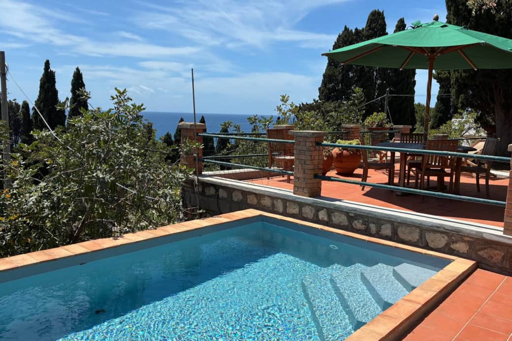 Piscine Torre Bianca avec vue panoramique sur la mer de Gaeta et la Riviera di Ulisse