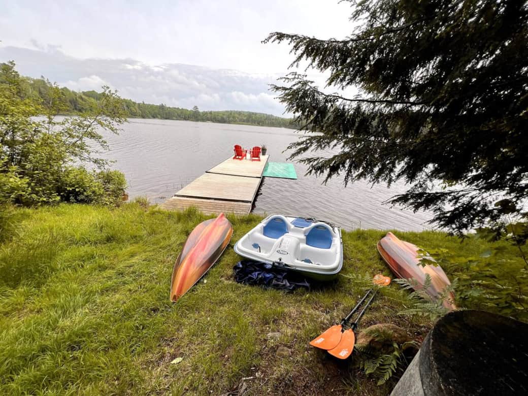 We provide 2 kayaks (and paddles and life jackets) and a paddle boat. The paddle boat has a sun canopy.