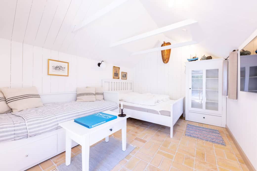 Anneks med sovesofa (160x200cm) og seng (160x200cm)