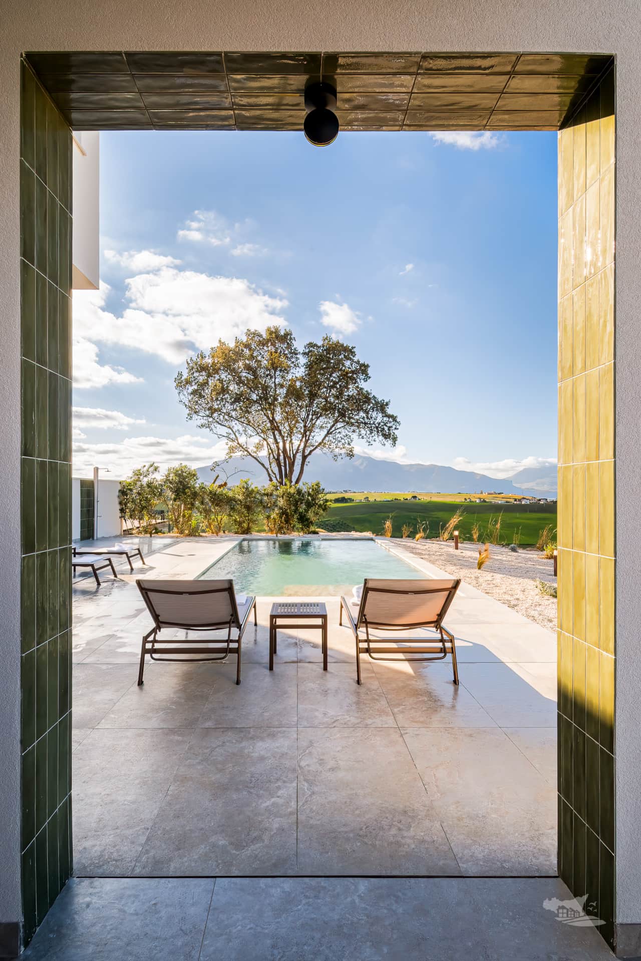 Framed by elegant green tiles, this stunning view invites you to step into pure relaxation. 