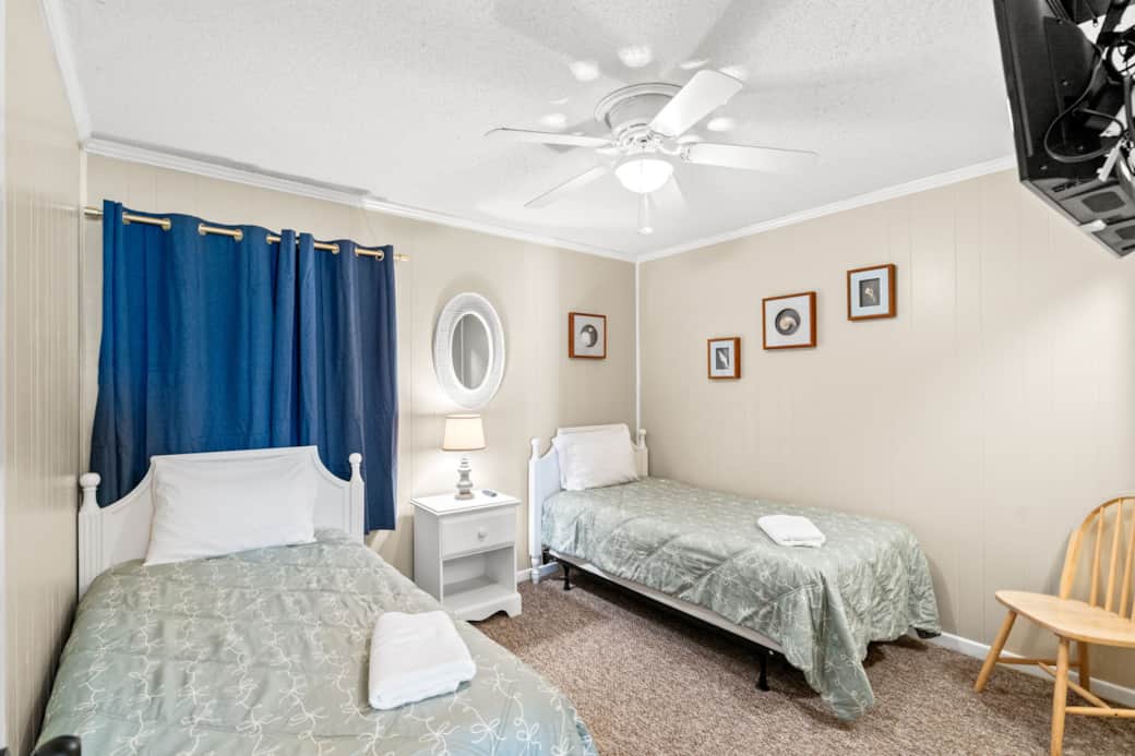 Second Bedroom - 2 Twins