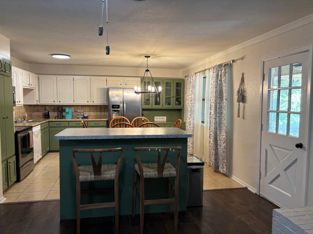 Kitchen/Island