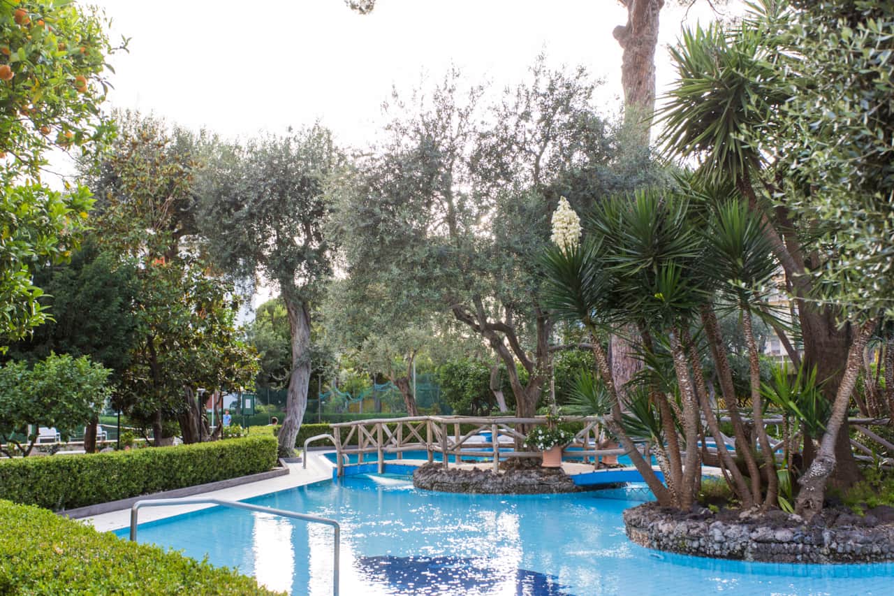 swimming pool share