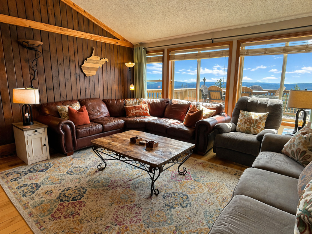 Elevation Vacation Rentals - The Yeti's Den at Land's End