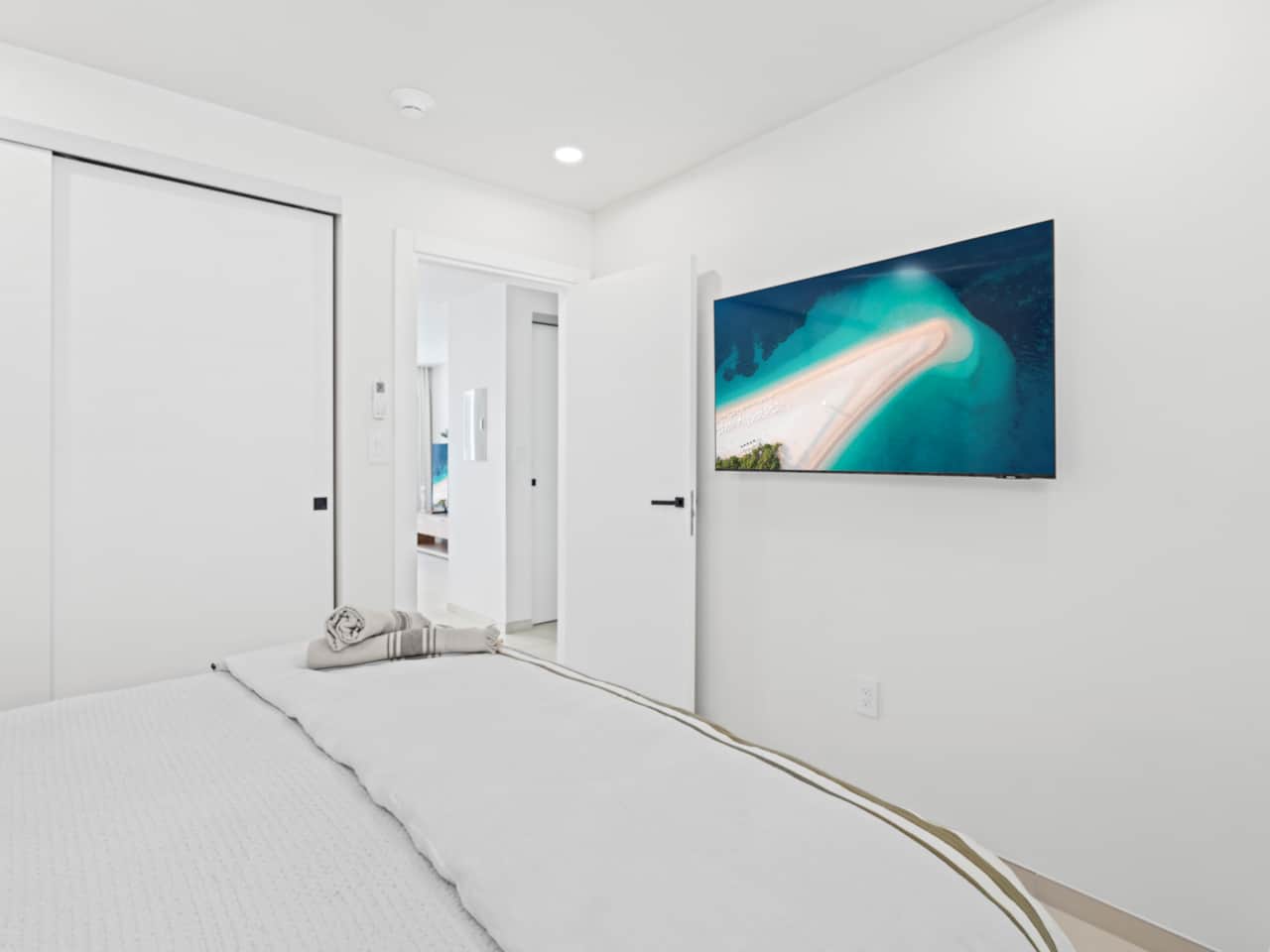 Bedroom with Tv