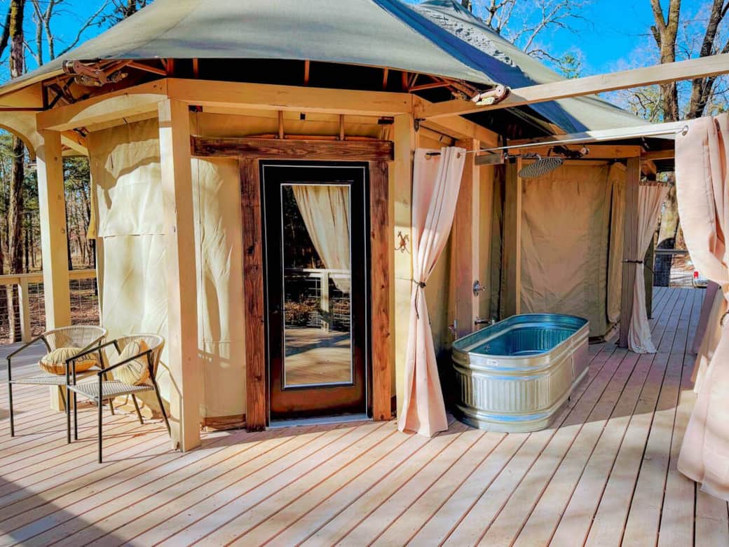 Escape to the open-air tub and shower for a spa-like experience in nature. With the option for privacy or an open sky view, unwind in the lap of luxury. Escape to the open-air tub and shower for a spa-like experience in nature. With the option for privacy or an open sky view, unwind in the lap of luxury.