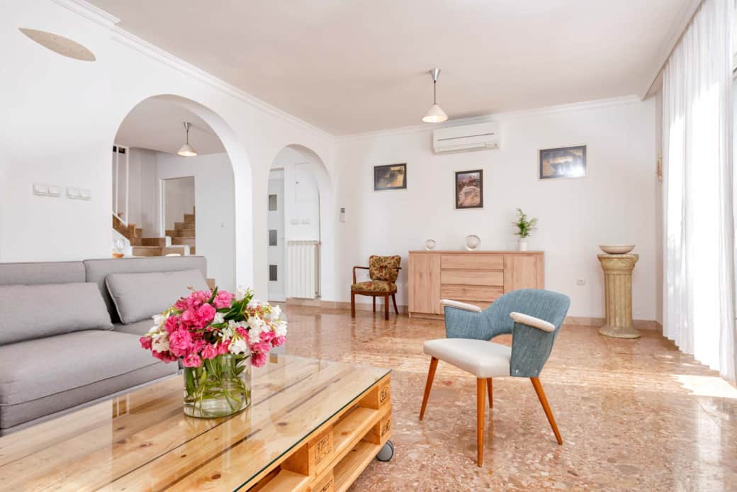Living area - ground floor - Pine Beach Villa