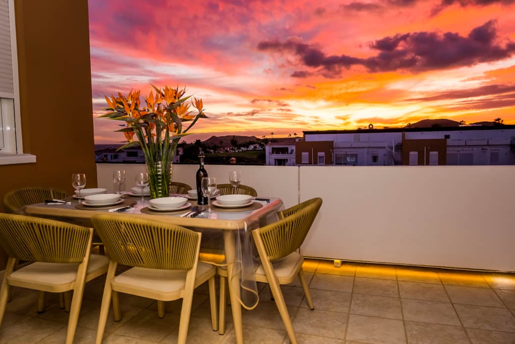 Magnífica terraza donde podrás disfrutar de atardeceres en familia o amigos.