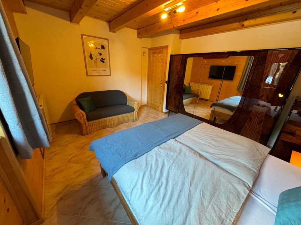 Schlafzimmer 1