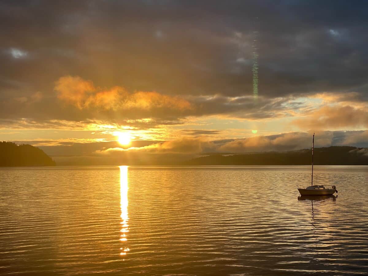 Grab your favorite cup of coffee or tea and enjoy the beautiful sunrises from the deck each morning. It doesn't get better than this!