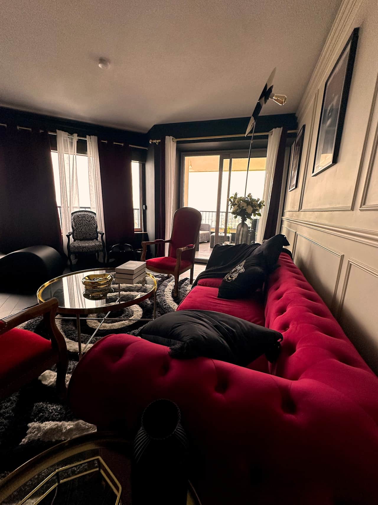 Red Chesterfield romantic lounge love room horizons Rennes city centre couple anniversary