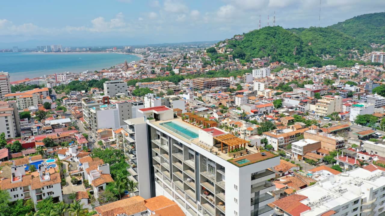 Blending relaxation and sophistication, Geographica’s remarkable 105° Sail View condominium development delivers upscale residences with view’s coordinates offer unparalleled sun-drenched living.