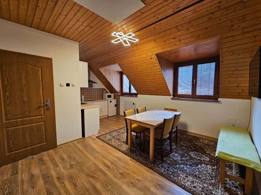 Image picker 8781C7DC 60E9 4A23 B233 FAEFED70869D 6383 000002B509B70245