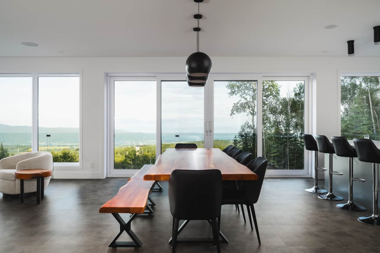 Dining Room – Seating for 10 to 16 Guests – River & Mountain Views – Main Floor