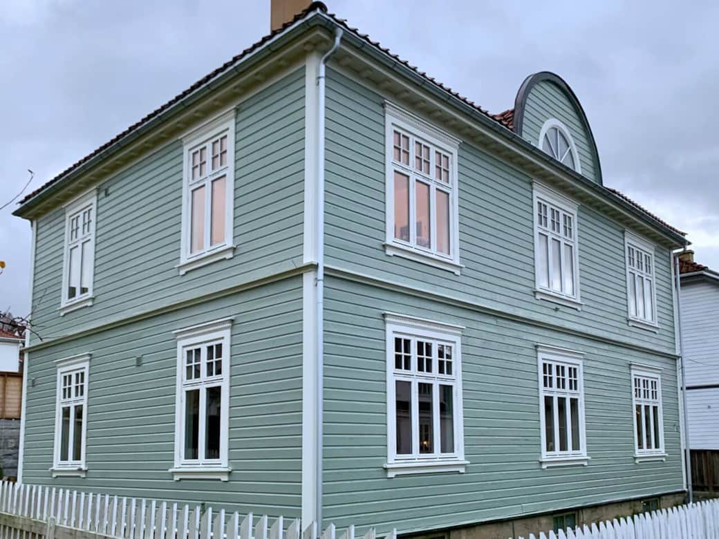 Facade. The apartment is on the 1st floor of the house Facade. The apartment is on the 1st floor of the house