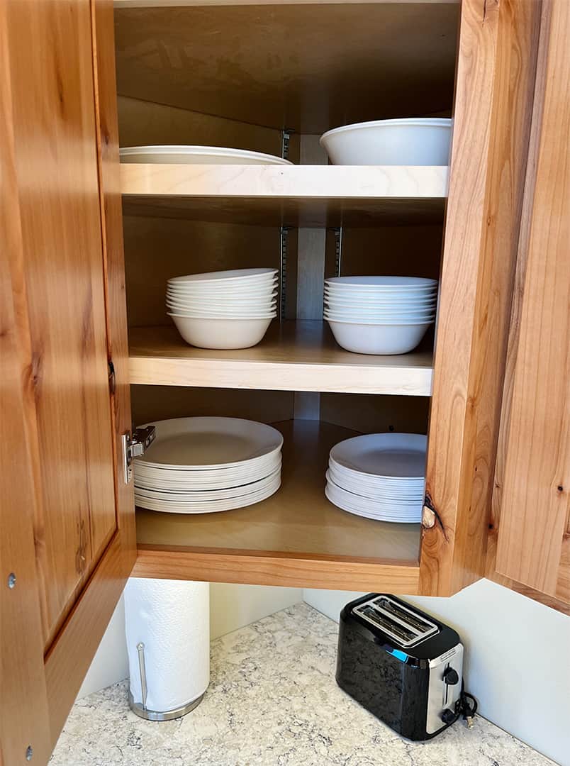 Kitchen - Plates & Bowls