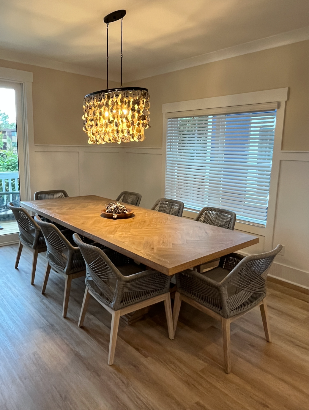 Comfortable and Elegant Dining!!