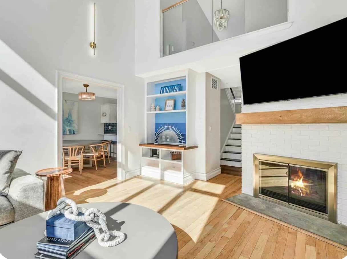 ・Sleeps 16 ・3 Bedrooms ・3 Bathrooms ・Sleeps 16 ・3 Bedrooms ・3 Bathrooms