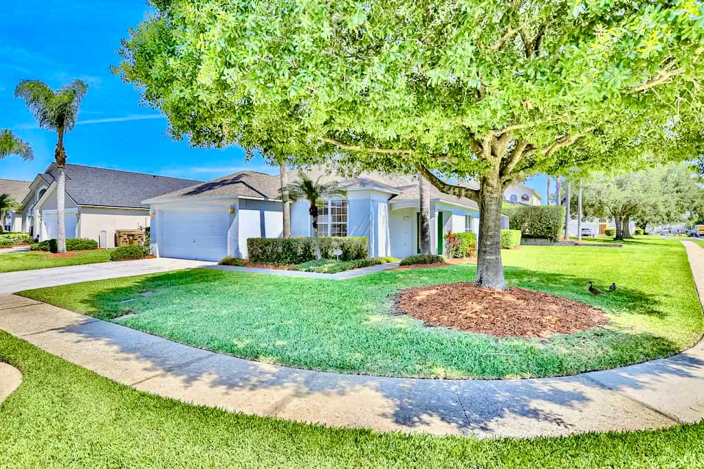 Luxury 4 bed, 3 bath Lake Berkley villa