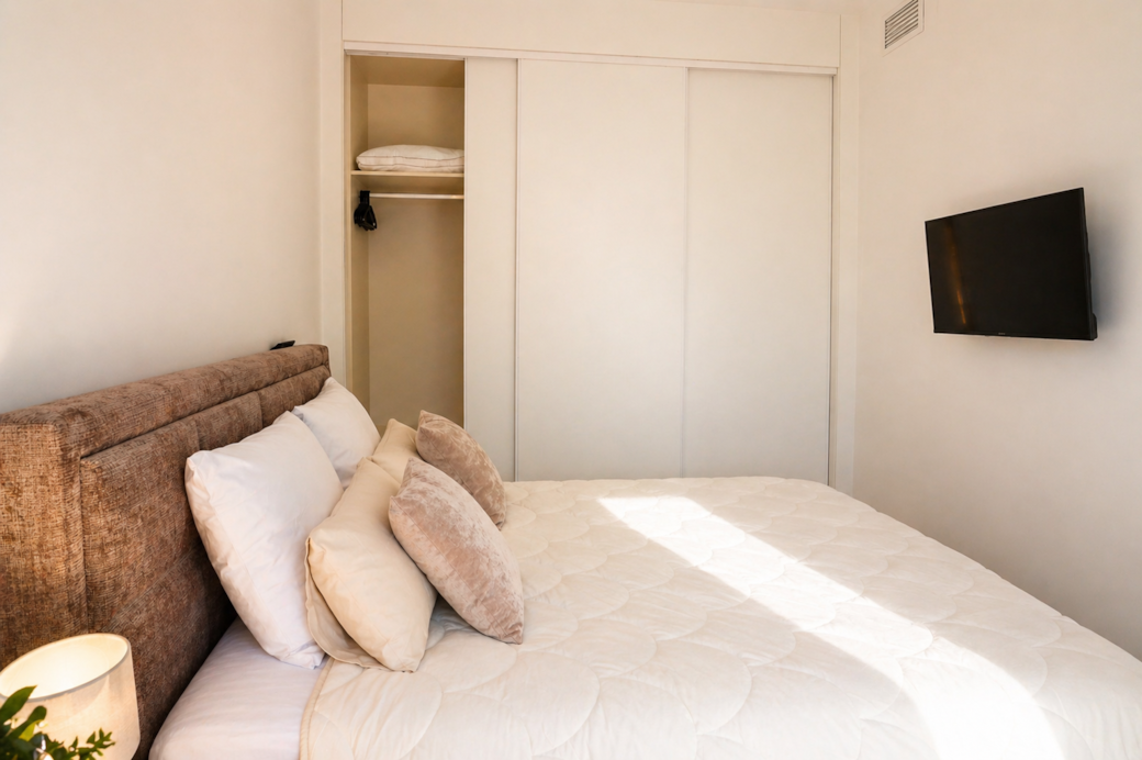 King-size bedroom