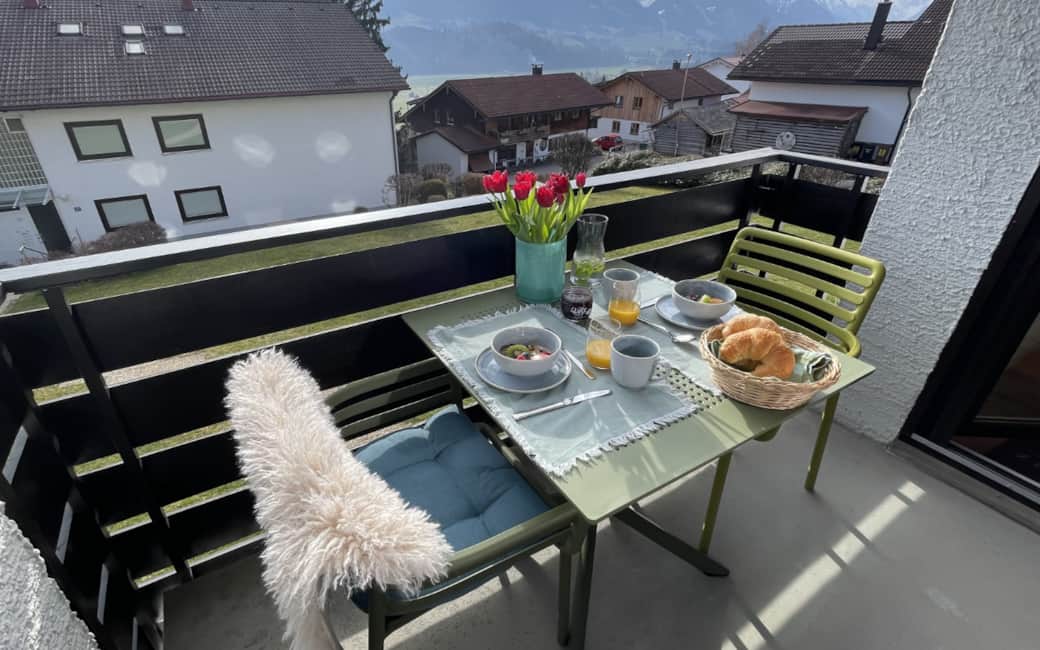 Balkon mit Blick zum Nebelhorn Balkon mit Blick zum Nebelhorn