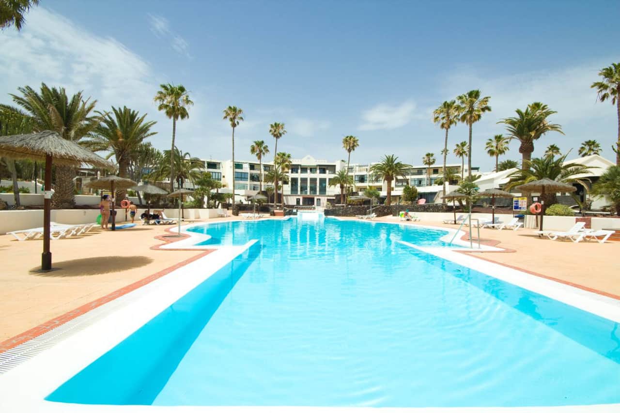 Swimming pool at the Playa Roca complex in Costa Teguise, near the flat