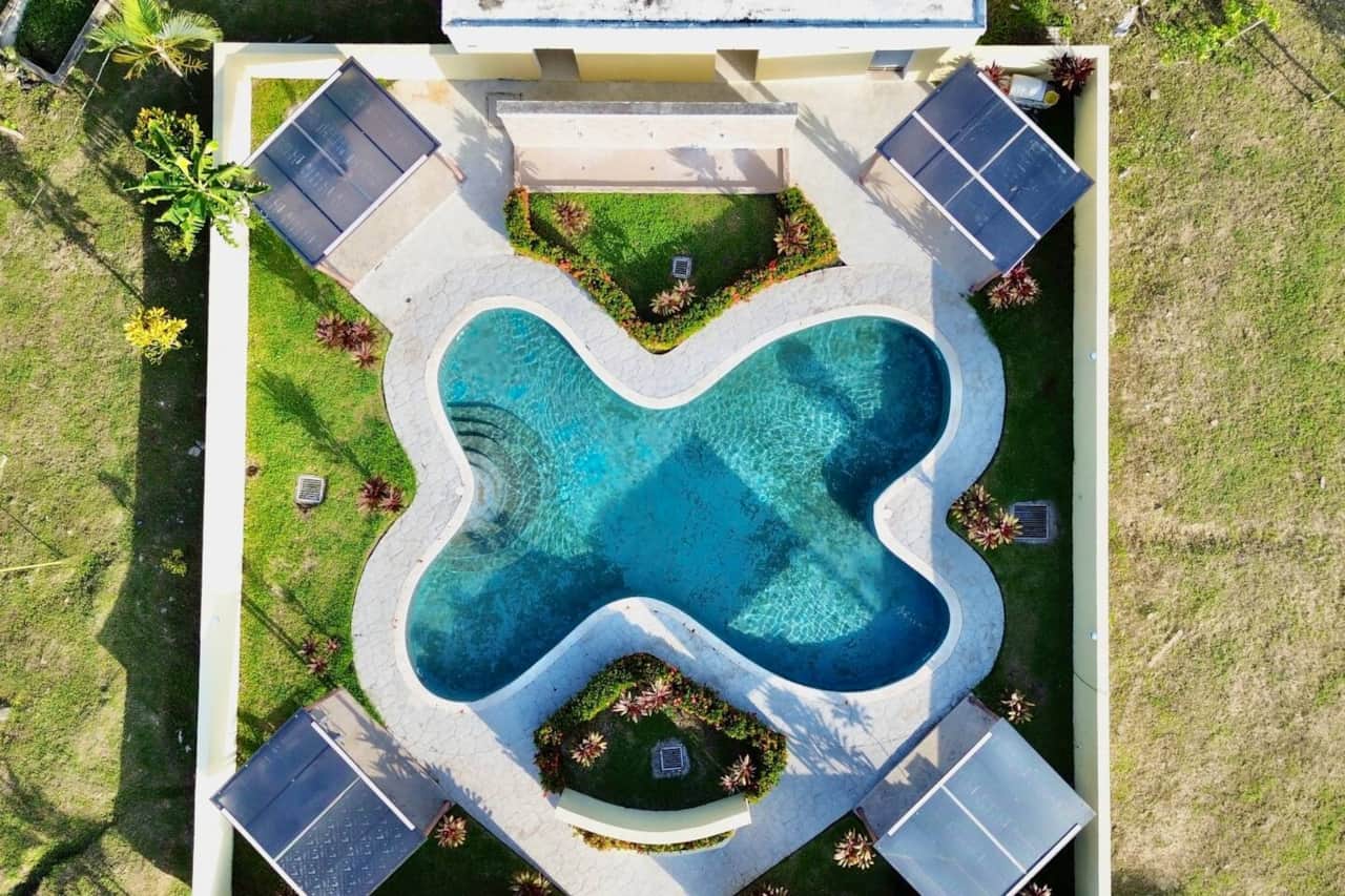 Piscina de la comunidad en Roatan 1