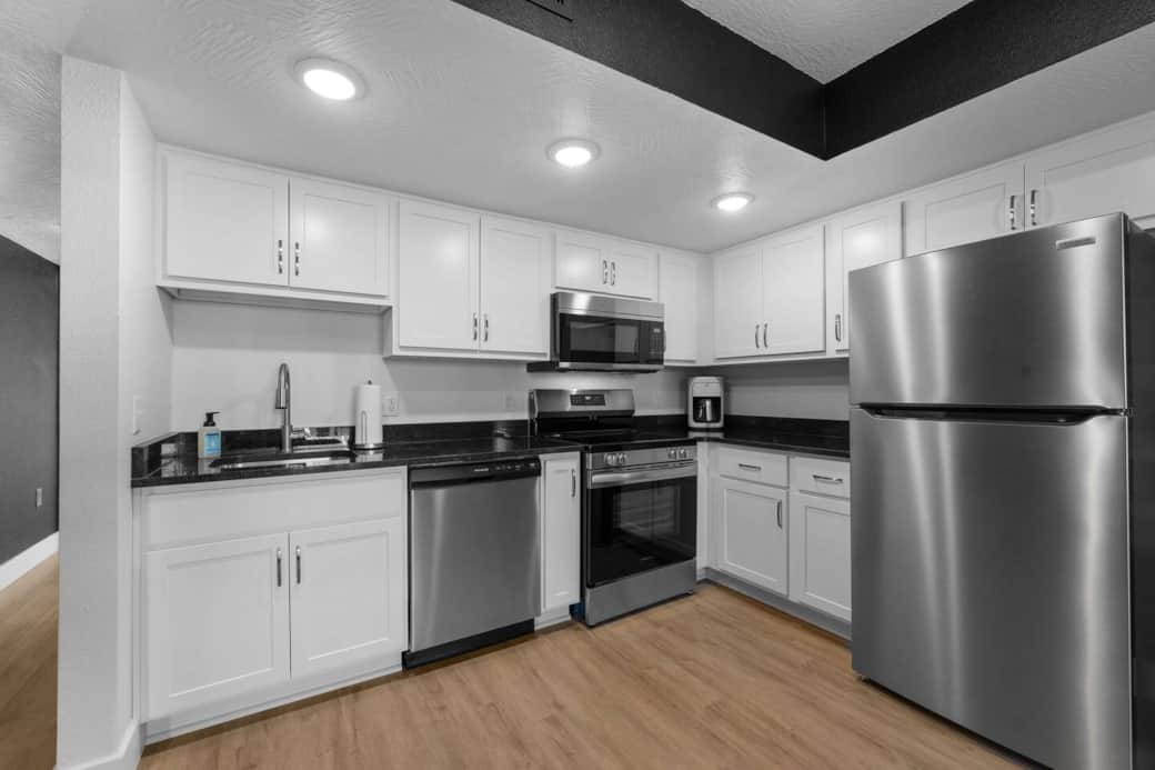 Full kitchen with dishwasher!