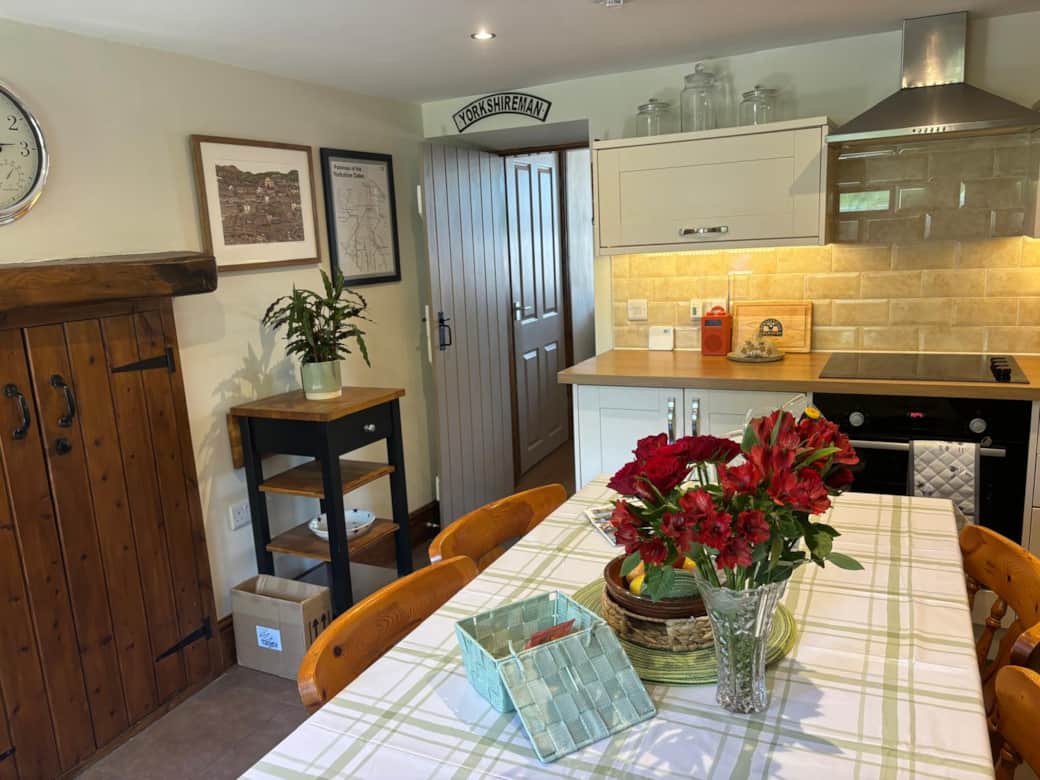 Kitchen / Diner. A good sized cottage kitchen diner with seating for up to six people. 