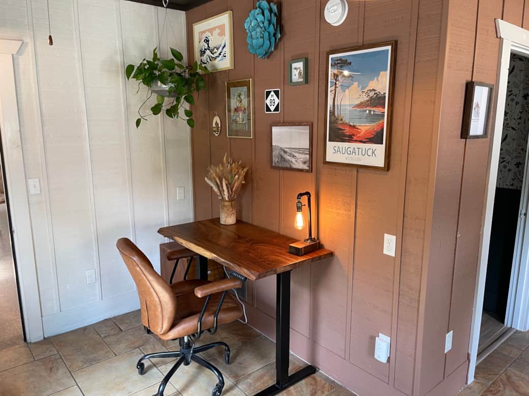 Entry - Dedicated workspace with standing desk and ergonomic chair Entry - Dedicated workspace with standing desk and ergonomic chair