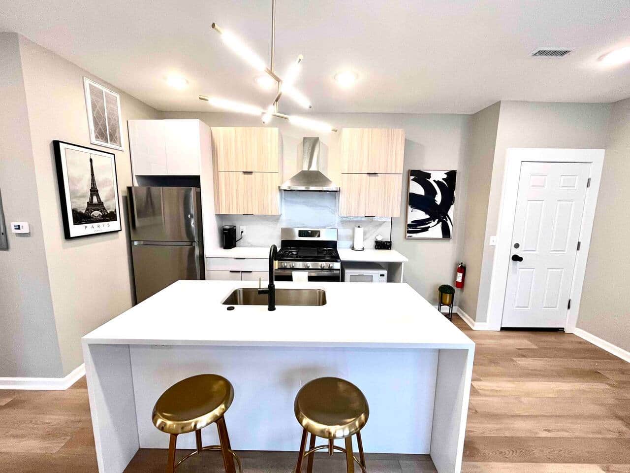 Full kitchen , breakfast waterfall quarts bar, range with hood,microwave, dishwasher, refrigerator, garbage disposal.