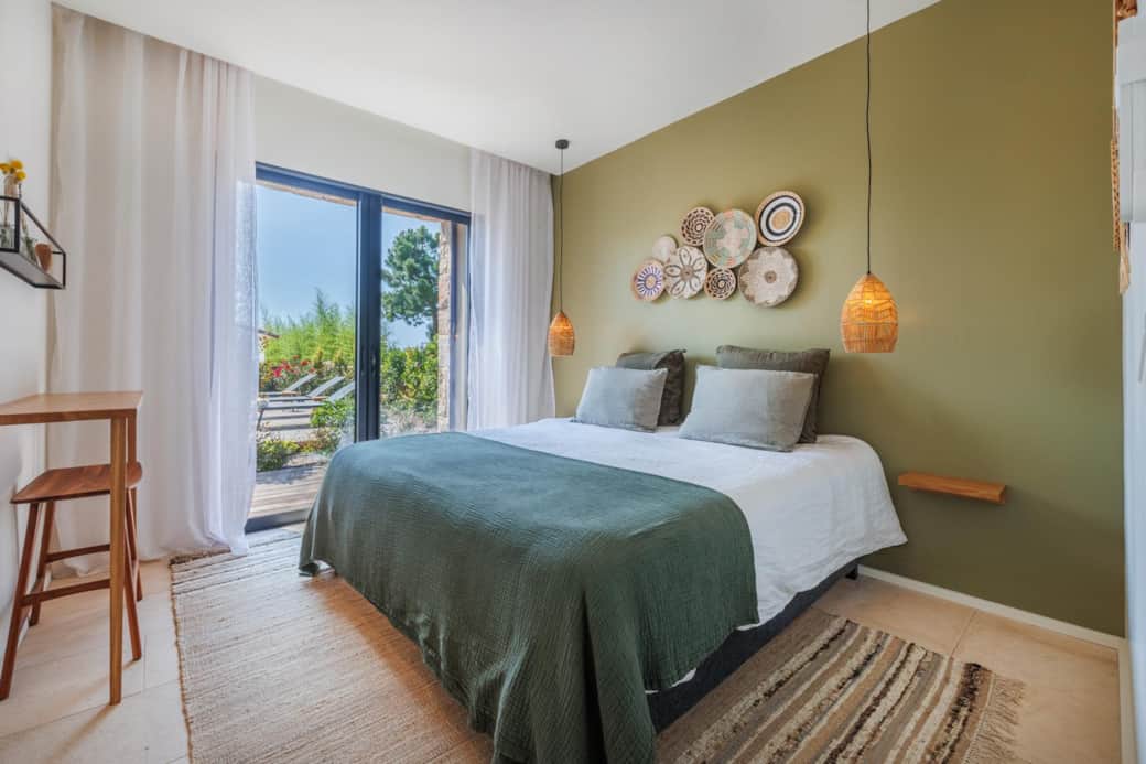 Chambre double confortable à la décoration soignée et épurée