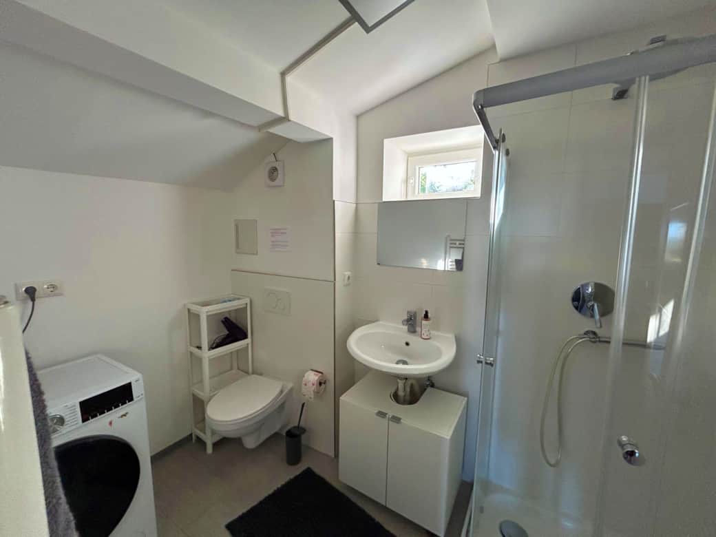 Badezimmer mit Dusche Badezimmer mit Dusche