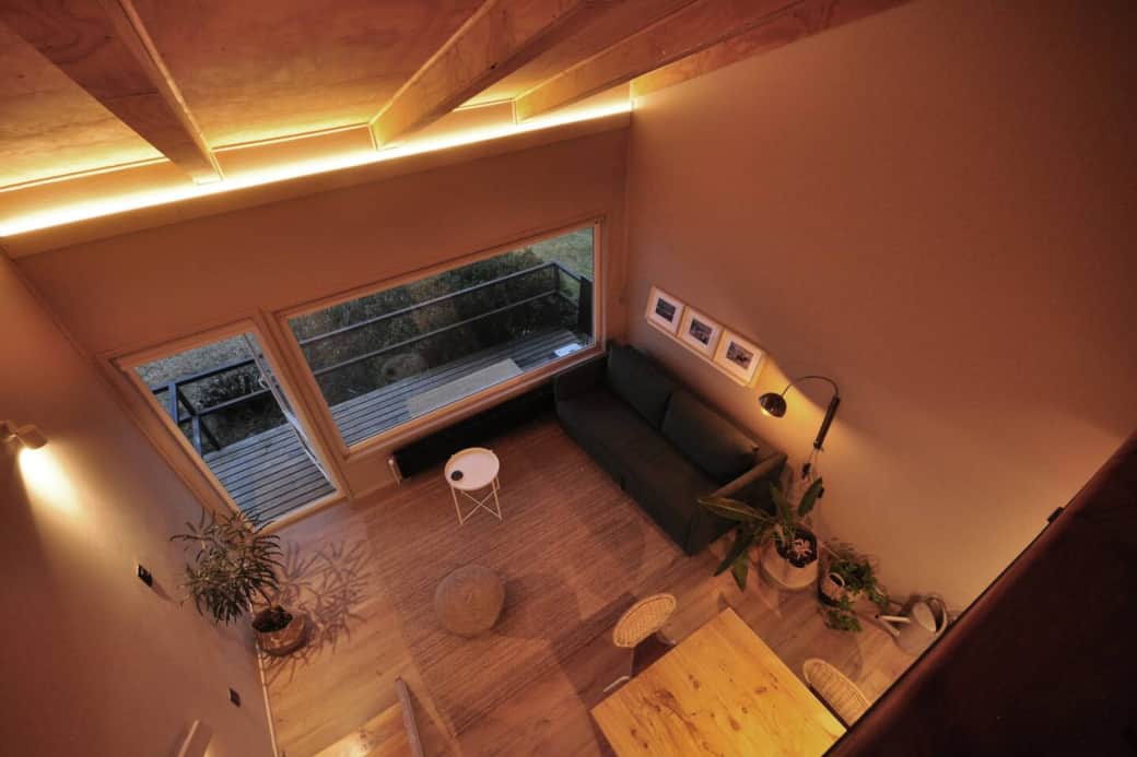 El altillo cuenta con una visiíon completa del departamento, pero con una privacidad de una habitación. 