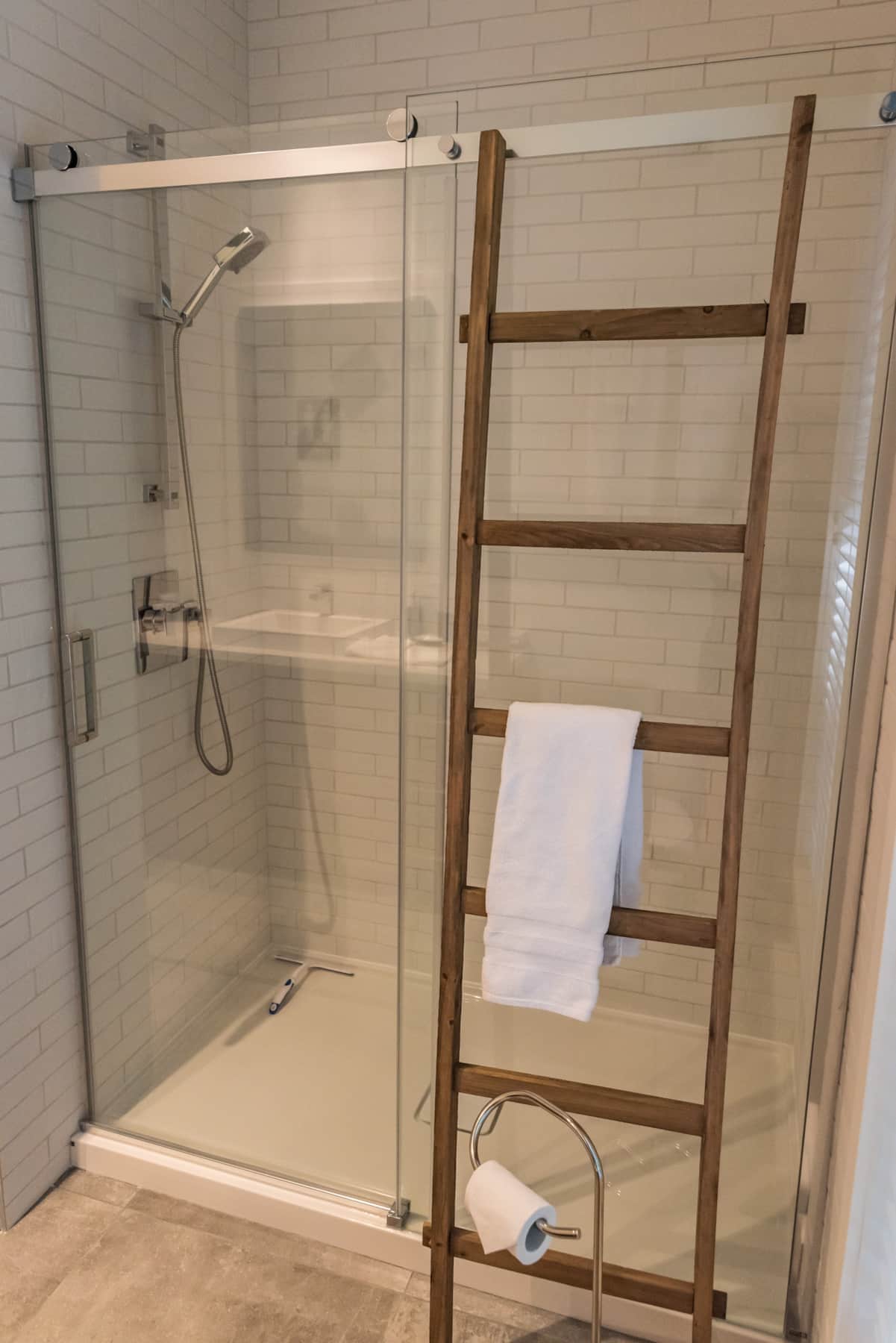 Grande douche vitrée