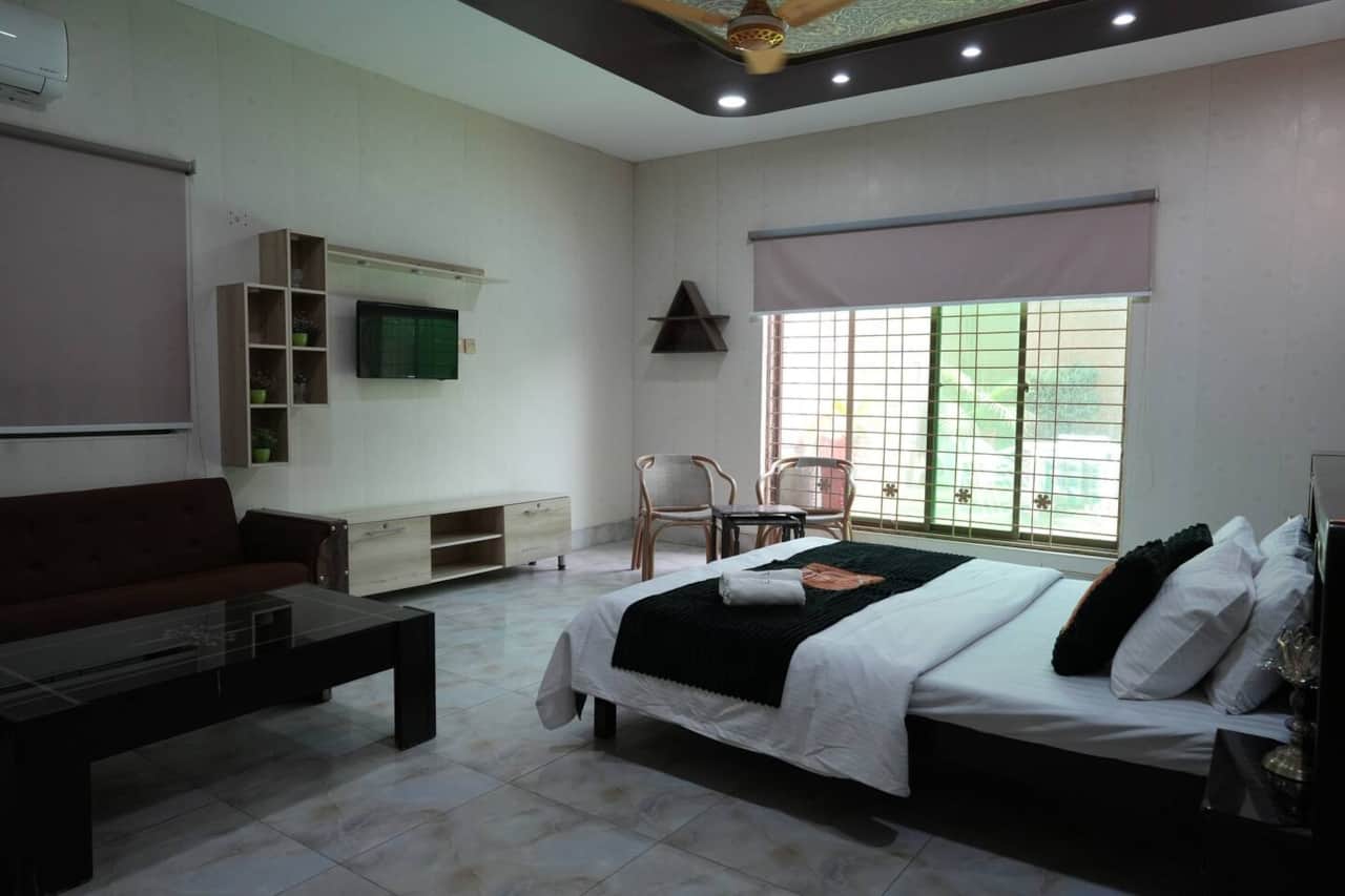 Bedroom - The Barki Estate  | 3BR |  Luxurious | By Homyn