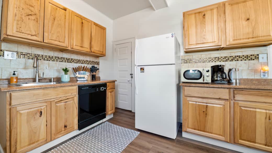 Large Kitchen with 2 Countertops, Dishwasher, and Refrigerator/Freezer Large Kitchen with 2 Countertops, Dishwasher, and Refrigerator/Freezer