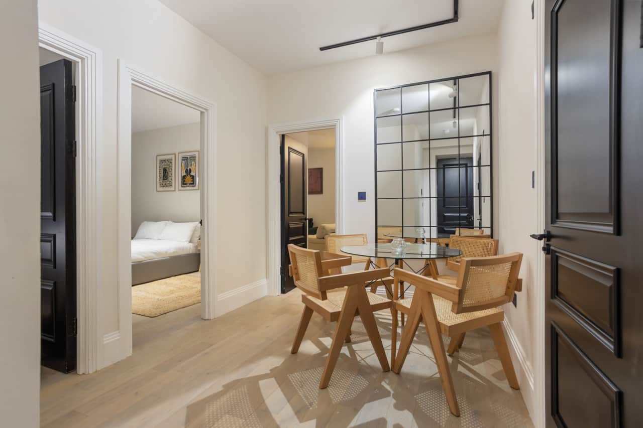 Flat A, 36 Great Russell Street WC1B-2