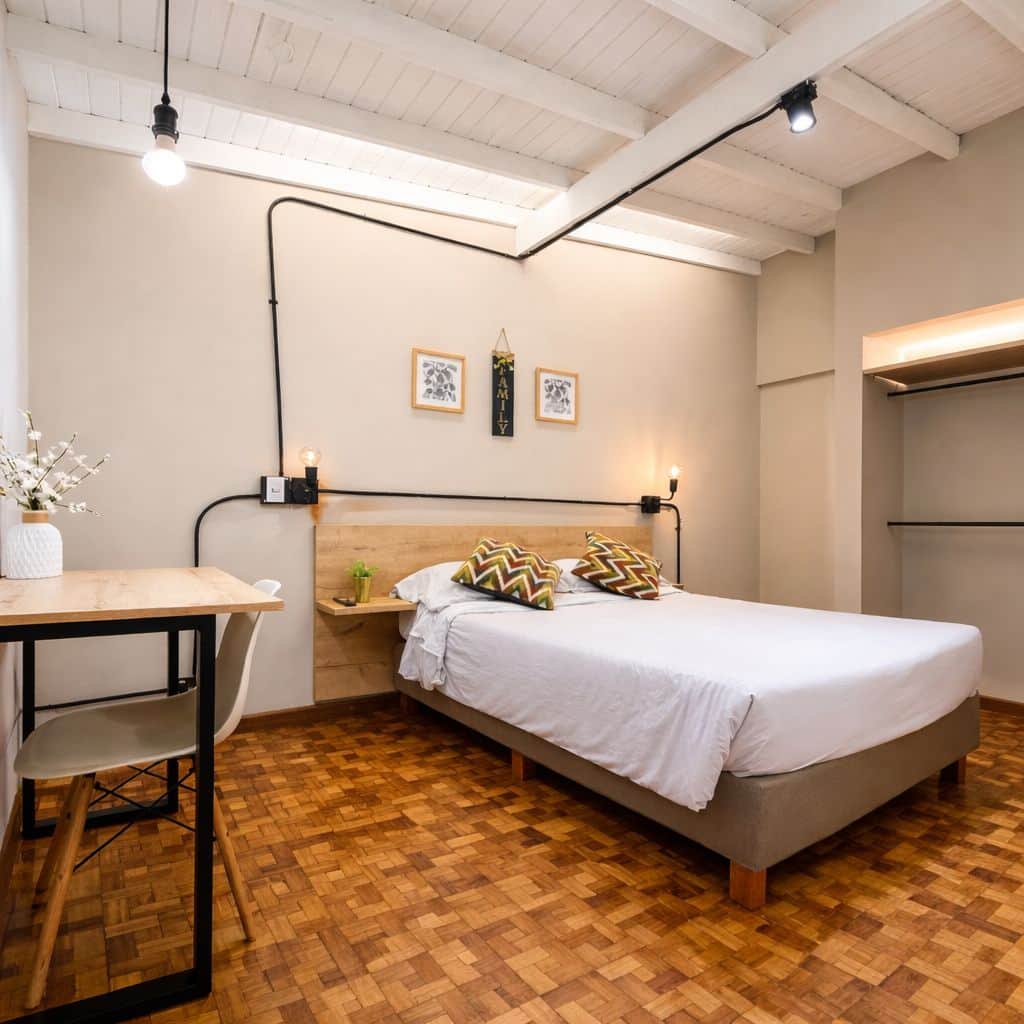 Hospedaje en el Poblado, Medellín con escritorio