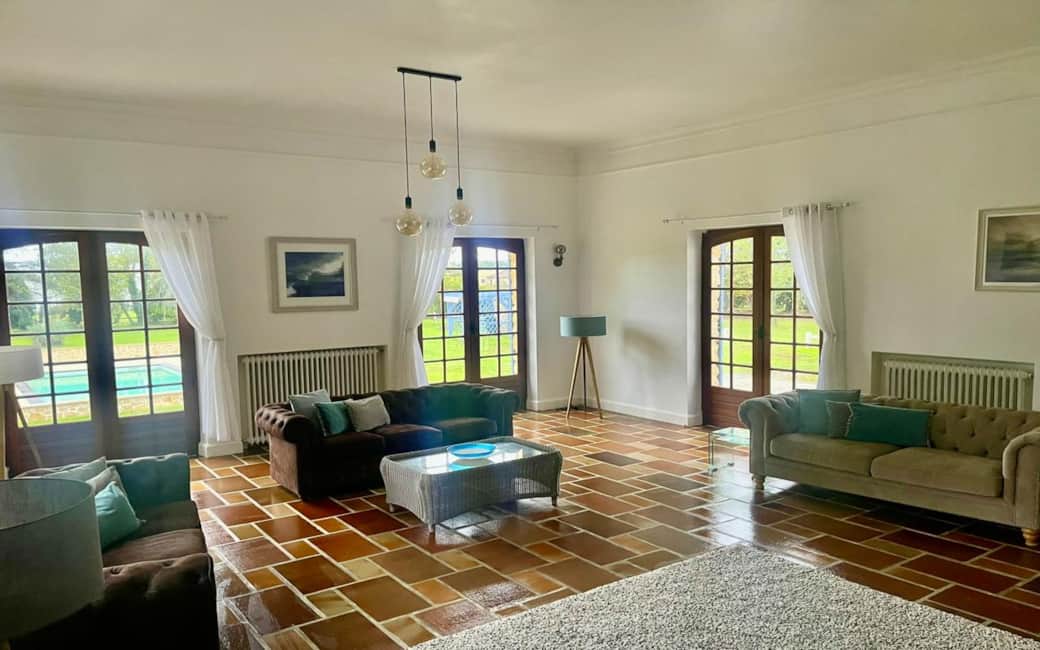 Large living room holiday rental Marsales Dordogne near Monpazier