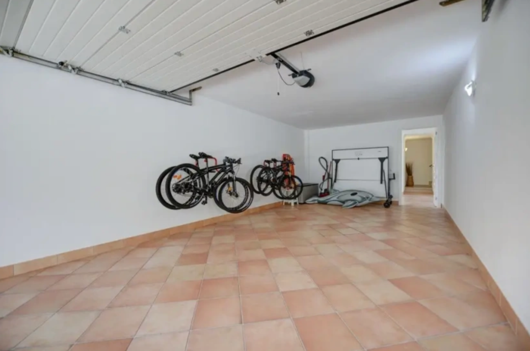 Garage ValeDaLama VillaCasaDaPalmeira