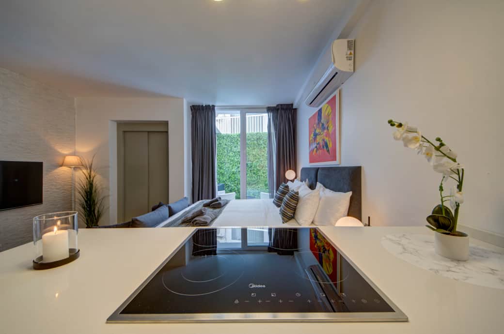 Fully equipped kitchenette and dining space Fully equipped kitchenette and dining space