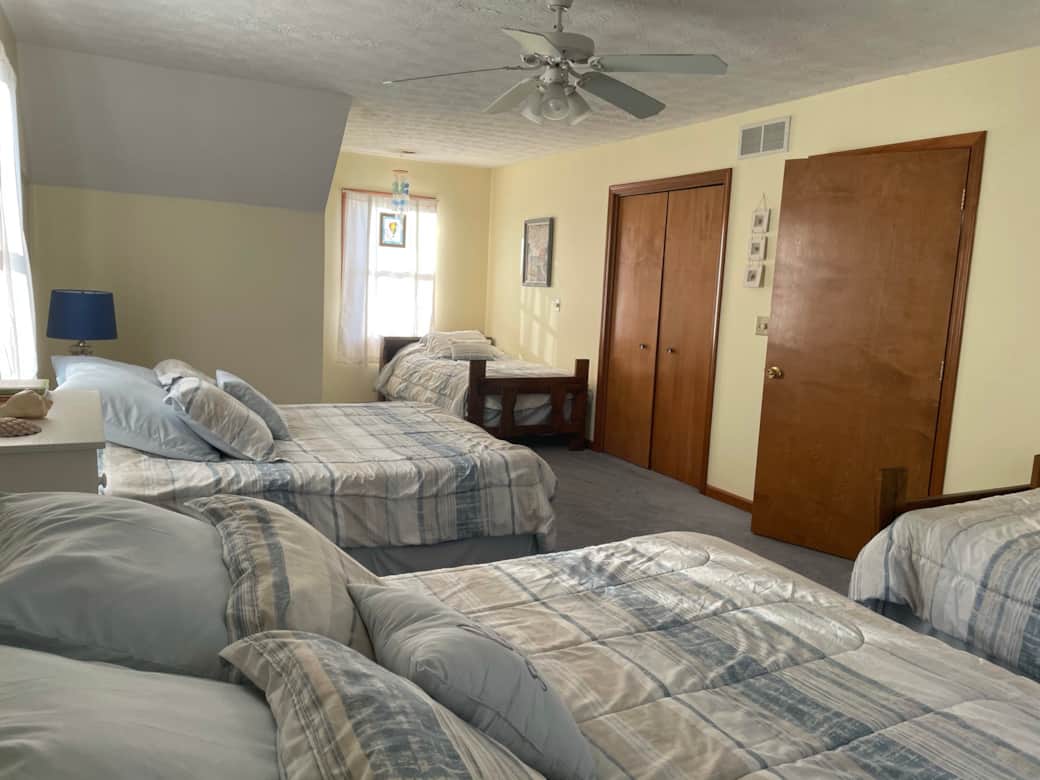 Bedroom 2 (2 queens, 2 twins) - upper floor