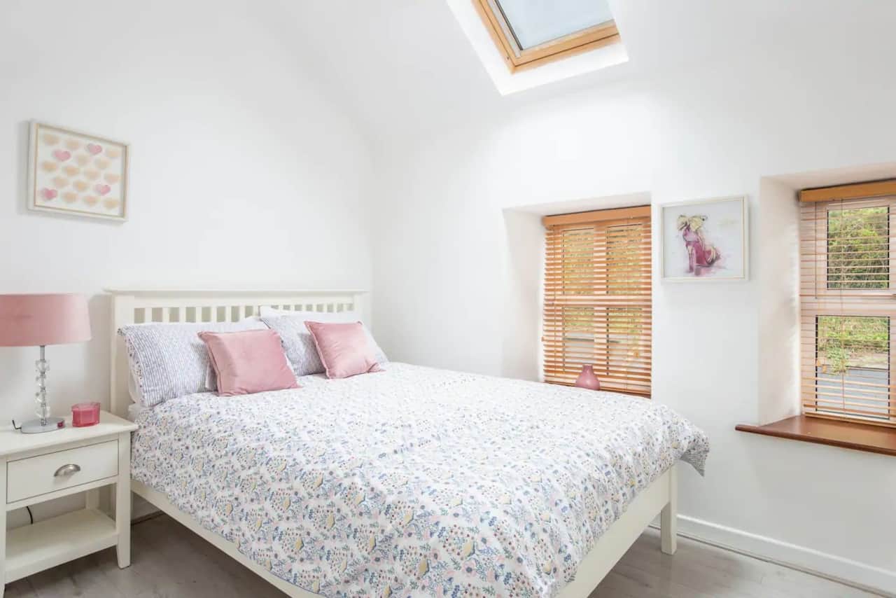 Double room holiday home Riverview Enistymon