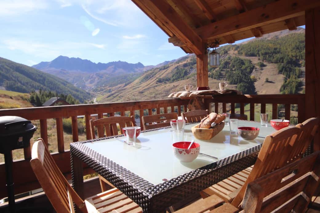 Table extérieure pour 8 personnes, vous pourrez manger dehors presque toute l'année! Table extérieure pour 8 personnes, vous pourrez manger dehors presque toute l'année!