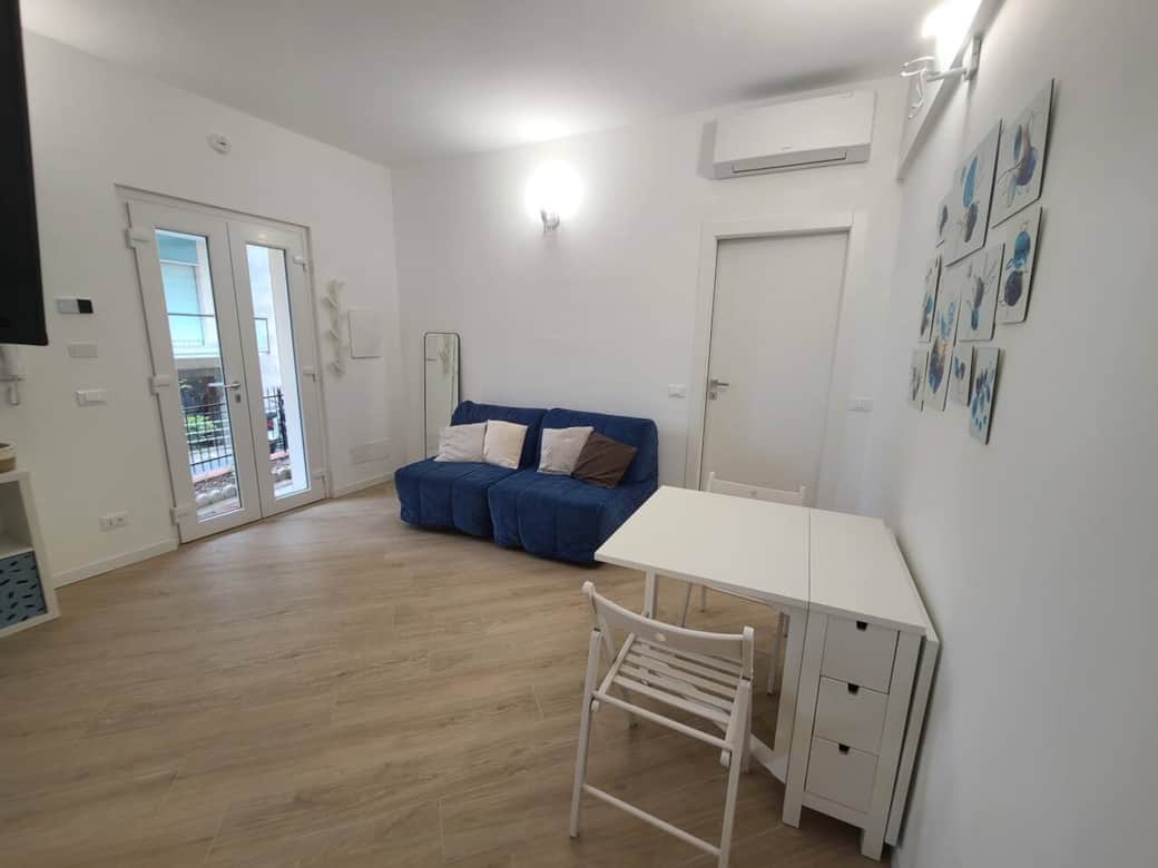 Zona giorno luminosa e spaziosa, perfetta per rilassarsi e mangiare insieme
