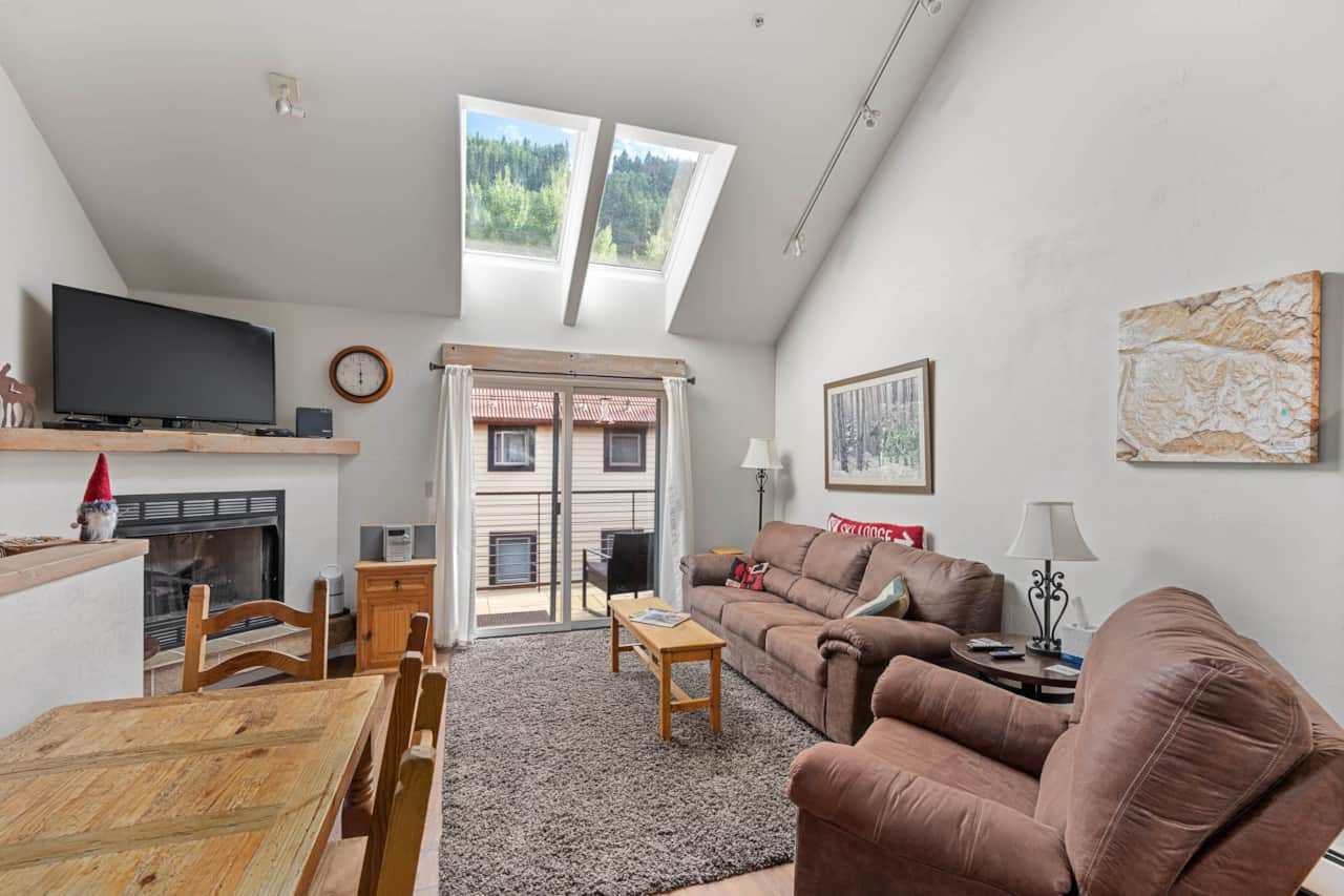 Vaulted ceilings with views of ski area