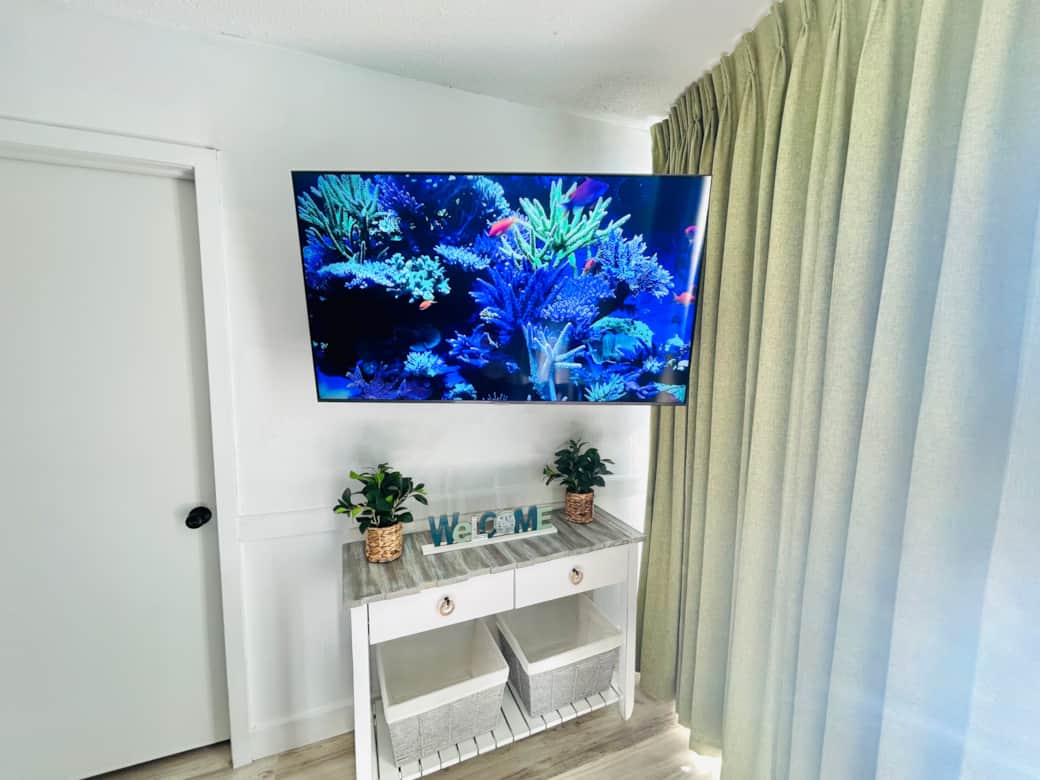 50" TV 50" TV