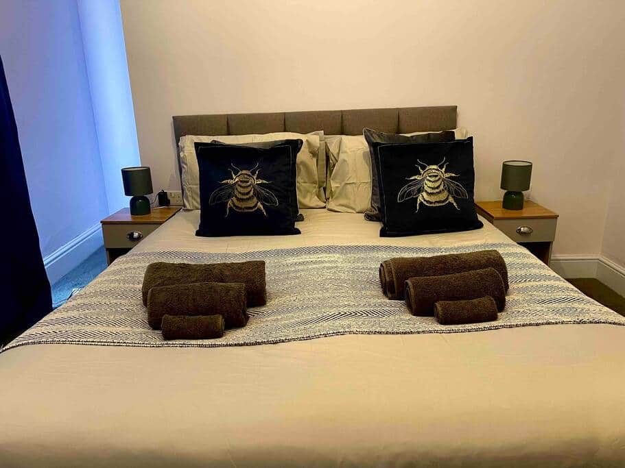 Bath towel, hand towel and face cloth provided for each guest. Bath towel, hand towel and face cloth provided for each guest.